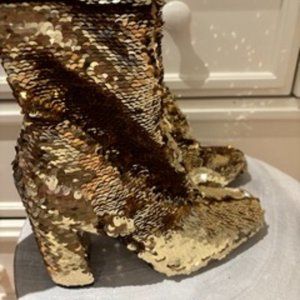 Size 6 NWOT Steve Madden Sequin boots